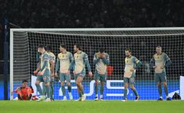 Carragher: Man City may mắn chỉ thủng lưới 4 bàn trước PSG