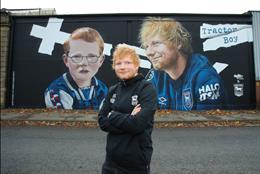 Ed Sheeran và Ipswich Town: Đi cả thế giới nhưng luôn mang quê hương trong tim