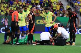 Thủ môn Alisson dính chấn thương đầu ở ĐT Brazil