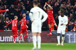 Cristiano Ronaldo bị chỉ trích vì tự làm lu mờ di sản của chính mình