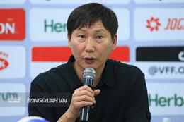 Công ty của HLV Kim Sang Sik mua đội Lào