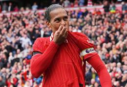 Nụ hôn của Van Dijk: Vẫn như thuở ban đầu