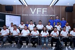 HLV của ĐT Việt Nam đứng lớp bóng đá châu Âu