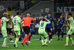 HLV Arsene Wenger: “Trọng tài đã mắc sai lầm ở trận Inter vs Barca”