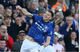 Man United tăng tốc trên phiên chợ hè