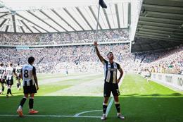 Newcastle thênh thang trên “đường băng” Champions League