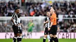 Premier League ra luật mới để bảo vệ trọng tài