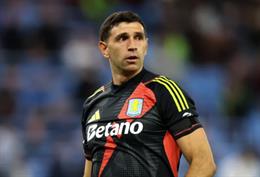 Emiliano Martinez nhận 3 đề nghị, Aston Villa chốt người thay thế