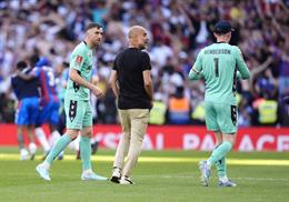 Pep Guardiola chỉ trích trò câu giờ của Crystal Palace