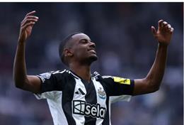 Tại sao Alexander Isak vắng mặt trước Arsenal?