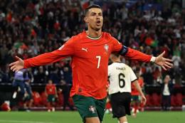 Cristiano Ronaldo lập thêm kỷ lục sau khi ghi bàn vào lưới Đức