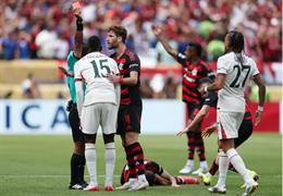 John Obi Mikel chỉ trích Nicolas Jackson ngu ngốc sau tấm thẻ đỏ phải nhận