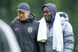 Huyền thoại Michael Essien tiếp tục thi đấu ở tuổi 42