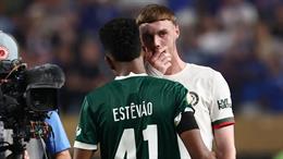 Cole Palmer nói gì với Estevao Willian sau trận tứ kết CWC?