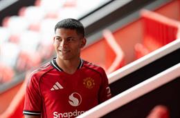 Tiểu sử cầu thủ Diego Leon của MU