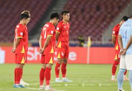 U23 Việt Nam và Campuchia dành một phút tưởng niệm các nạn nhân vụ lật tàu tại Quảng Ninh
