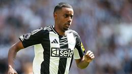 Al Hilal vác núi tiền cạnh tranh Alexander Isak với Liverpool