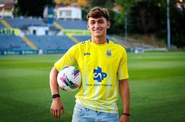 Tiểu sử tiền vệ Mateo Flores