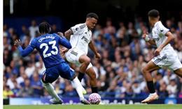 VAR bị chỉ trích khi tước bàn thắng của Fulham trước Chelsea