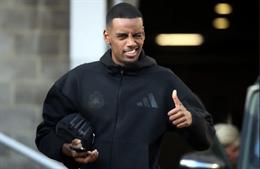 Isak lái xe tới Liverpool, chốt bom tấn 130 triệu bảng