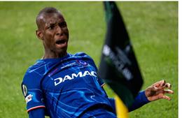 Frank Leboeuf mỉa mai Bayern vụ Nicolas Jackson