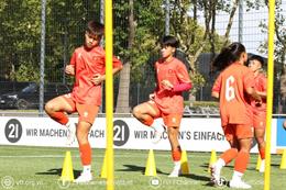 U17 nữ Việt Nam bắt đầu tập huấn tại Dortmund, sẵn sàng học hỏi bóng đá Đức
