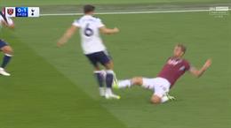 Xem lại pha vào bóng kinh hoàng của Tomas Soucek với Joao Palhinha