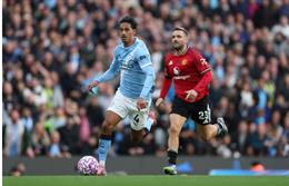 Roy Keane chỉ trích Luke Shaw sau thất bại trước Man City