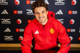 Tân binh MU Senne Lammens được anh trai khuyên từ chối Old Trafford