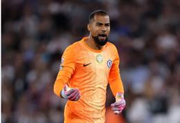 Chelsea được khen ngợi vì không mua thủ môn thay Robert Sanchez