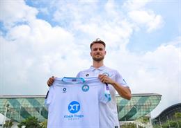 Tân binh Nam Định có vợ gốc Việt