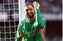 Gary Neville đánh giá Gianluigi Donnarumma cao hơn David Raya
