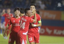 Ngược dòng đầy ấn tượng trên sân Vinh, đội của Tiến Linh leo lên dẫn đầu BXH V.League