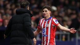 Diego Simeone quyết giữ chân bằng được Julian Alvarez 