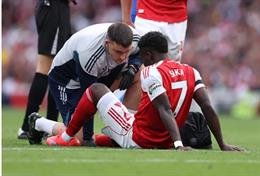 Mikel Arteta bị chỉ trích vì sử dụng Bukayo Saka trước Port Vale