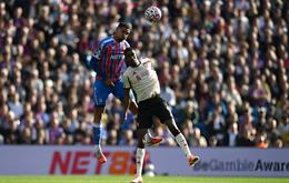 Arne Slot bảo vệ Isak trước chỉ trích sau trận thua Palace