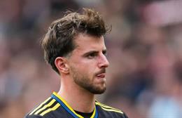 Gary Neville chỉ trích cách Ruben Amorim sử dụng Mason Mount