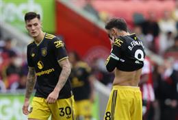 Khi bóng bổng là “tử huyệt” của Man United