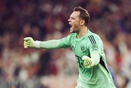 Buffon khẳng định Neuer có thể thi đấu đỉnh cao thêm 5 năm