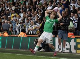 Khi Premier League nâng tầm ném biên xa thành một “nghệ thuật tác chiến”