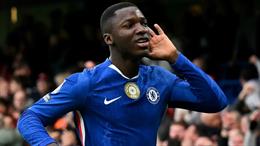 Moises Caicedo khiêm tốn khi được so sánh với các huyền thoại Chelsea