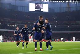 Thua MU, Arsenal còn bị phạt tiền