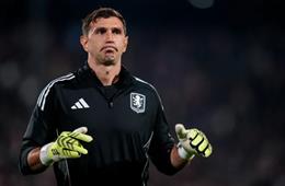 MU bị chỉ trích vì bỏ qua Emiliano Martinez
