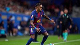 Raphinha lỡ El Clasico vì tái phát chấn thương gân khoeo