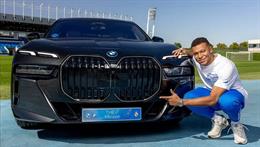 Mbappe không thể tự lái xe dù được tặng xế hộp hạng sang