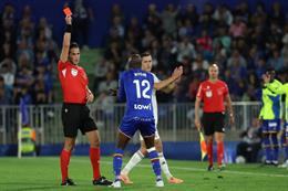 Cầu thủ Getafe nhận thẻ đỏ chỉ 37 giây sau khi vào sân trước Real