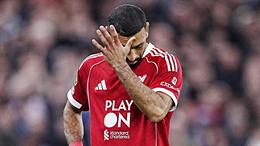 Carragher khuyên Arne Slot loại Mohamed Salah khỏi đội hình chính