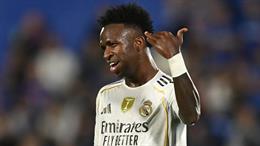 Xabi Alonso khen ngợi Vinicius Jr vì khiến 2 cầu thủ nhận thẻ đỏ