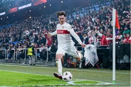 MU chiêu mộ tiền vệ của Stuttgart vào tháng 1