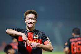 Hoàng Đức ghi siêu phẩm vào lưới PVF-CAND ở vòng 8 V.League